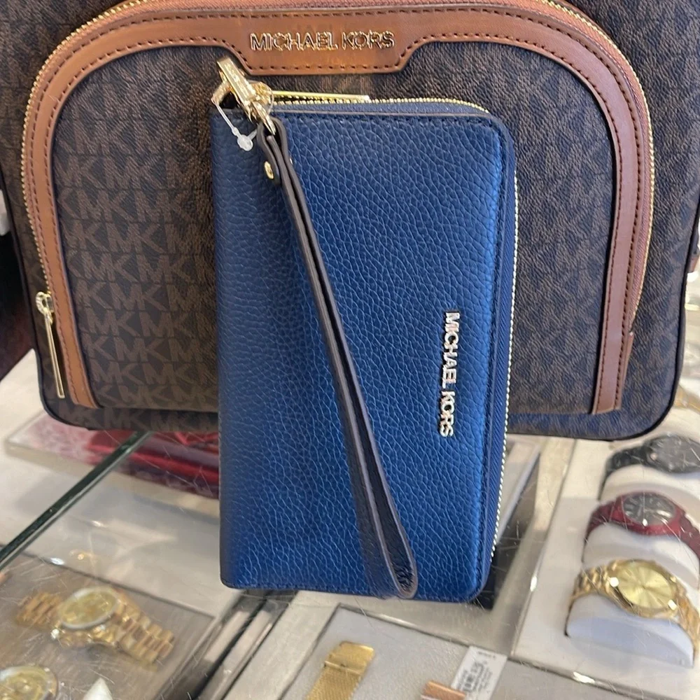 Michael Kors Jet Set Travel Lg Flat Multifunctional Phone Case-Wristlet-Wallet